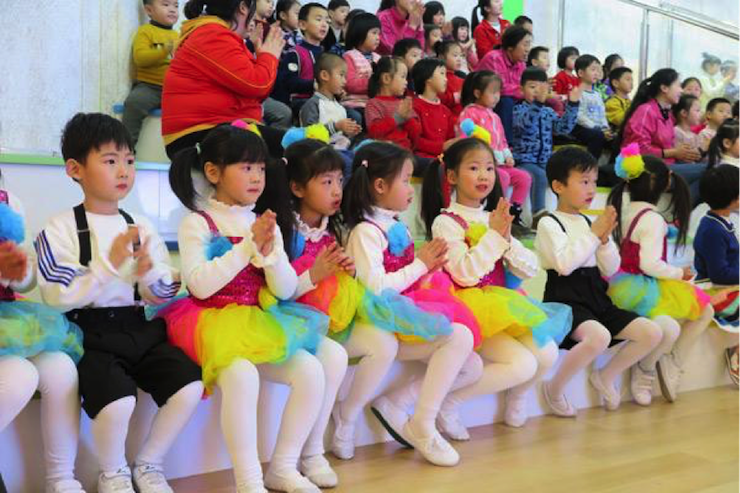 音乐之声暖寒冬 AG环亚集团乐器捐赠爱心行动走进中国儿童中心艺术宫