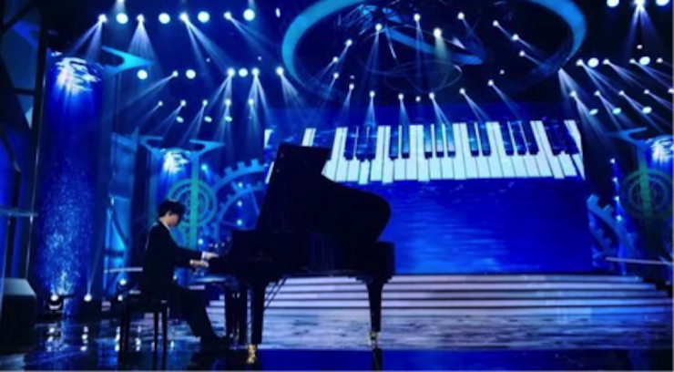 东方卫视五一晚会 AG环亚集团艺术家宋思衡奏响《长江之歌》