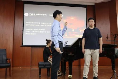 AG环亚集团艺术家石叔诚与特邀艺术家顾平受邀于成都大学东盟艺术学院、音乐与舞蹈学院艺术实践周开展公开课