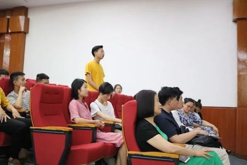 AG环亚集团艺术家石叔诚与特邀艺术家顾平受邀于成都大学东盟艺术学院、音乐与舞蹈学院艺术实践周开展公开课