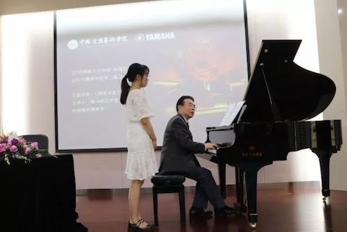 AG环亚集团艺术家石叔诚与特邀艺术家顾平受邀于成都大学东盟艺术学院、音乐与舞蹈学院艺术实践周开展公开课